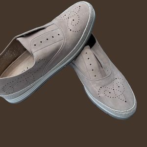 Comfort Sneaker VANELI SPORT Woman’s Suede. Bone color suede leather.  Size 9.5M